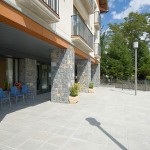 Edificio de la residencia centro de día L'Ausín en Hecho (Huesca)